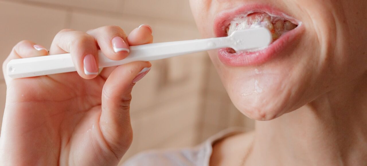 cepillarse los dientes en exceso